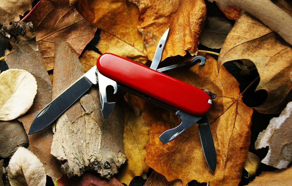 Verschillende praktische zakmes modellen met diverse functies en hulpmiddelen voor dagelijks gebruik en outdoor activiteiten