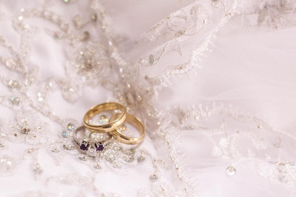 Trouwringen Dronten - elegante sieraden die symbool staan voor liefde en toewijding in het huwelijk